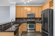 Kitchen 2.jpg